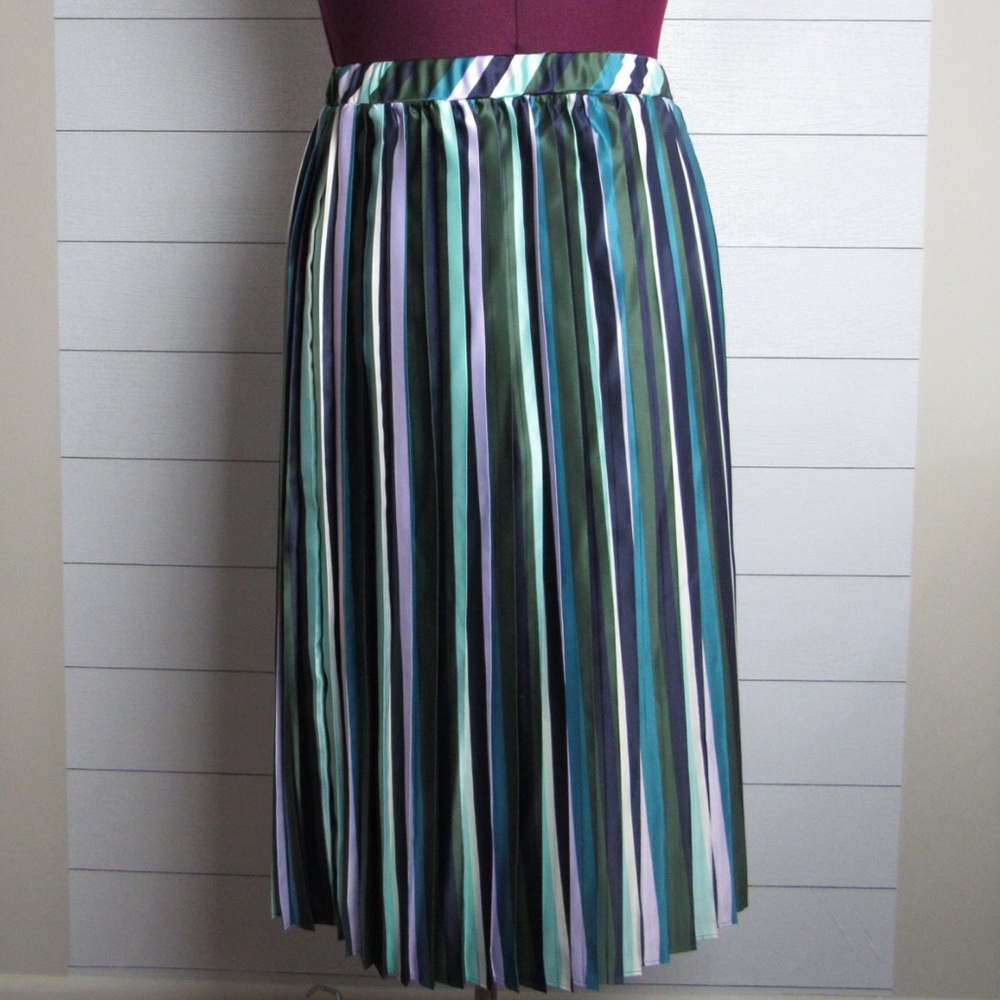Ava and Viv pleated skirt